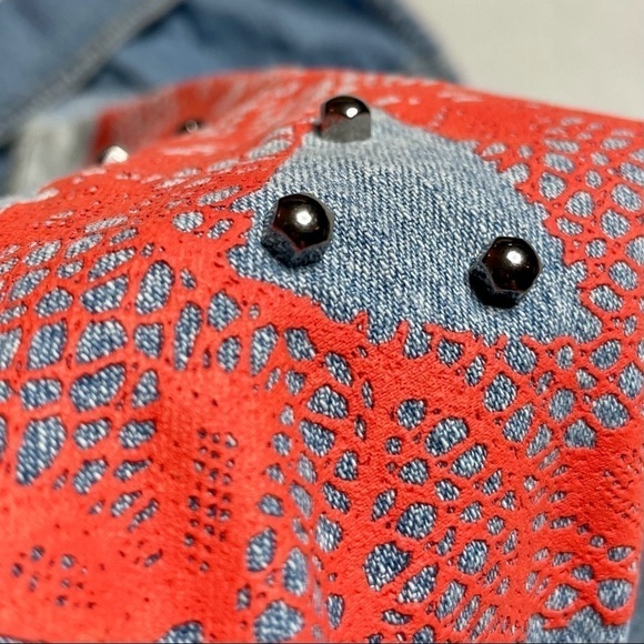 Disney D-Signed Sleeveless Jean Vest Snap Down Peace Sign Graphic Studded XL - Picture 6 of 10